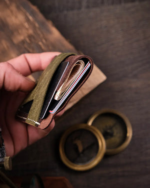 Premium pueblo derinin detay görünümünde minimalist çizgiler ve üstün saraciye işçiliği göze çarpıyor, Kooka Leather