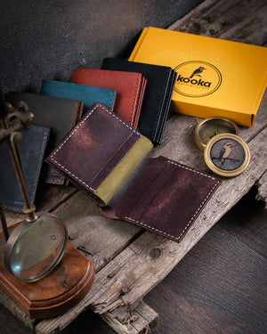 Kahverengi-olive pueblo deri ile hazırlanan Azur cüzdanın açık halde iç kısmında çok katlı kart slotları detayı, Kooka Leather