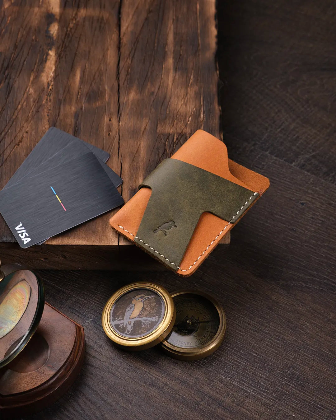 İç kısımları boş durumda pueblo deri kartlık bölme detayları üstten, Kooka Leather minimal tasarım