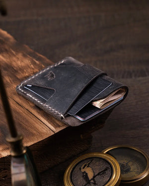 Kağıt paranın katlanarak konulabileceği özel cepli hakiki deri kartlığın iç detayı, Kooka Leather fonksiyonellik