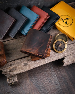 Kooka Leather Azur Hakiki Deri Cüzdan Taba Crazy üstten görünüm, ve kahverengi dikiş ipi uyumu görünümü