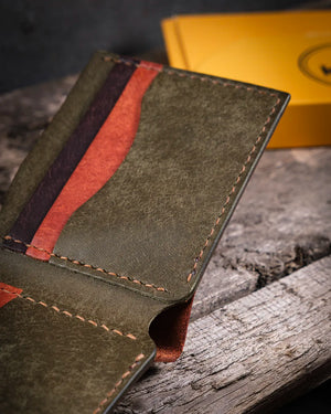Pueblo deri cüzdan iç kısmında taba, olive ve kahverengi renk kombineli kart slotları detayı, Kooka Leather el yapımı saraç işi