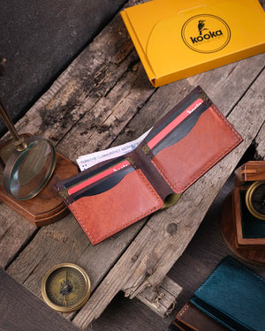 Üstten çekim ile açık pueblo deri bifold cüzdanın tüm kart bölmeleri ve iç düzeni, Kooka Leather saraç işçiliği