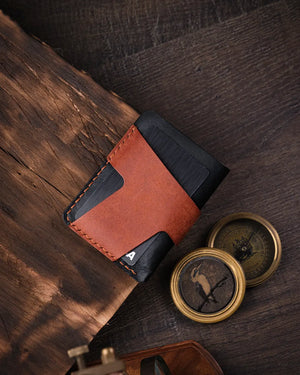 Üstten çekim siyah kahverengi pueblo deri kartlık minimalist tasarım, Kooka Leather Wind model